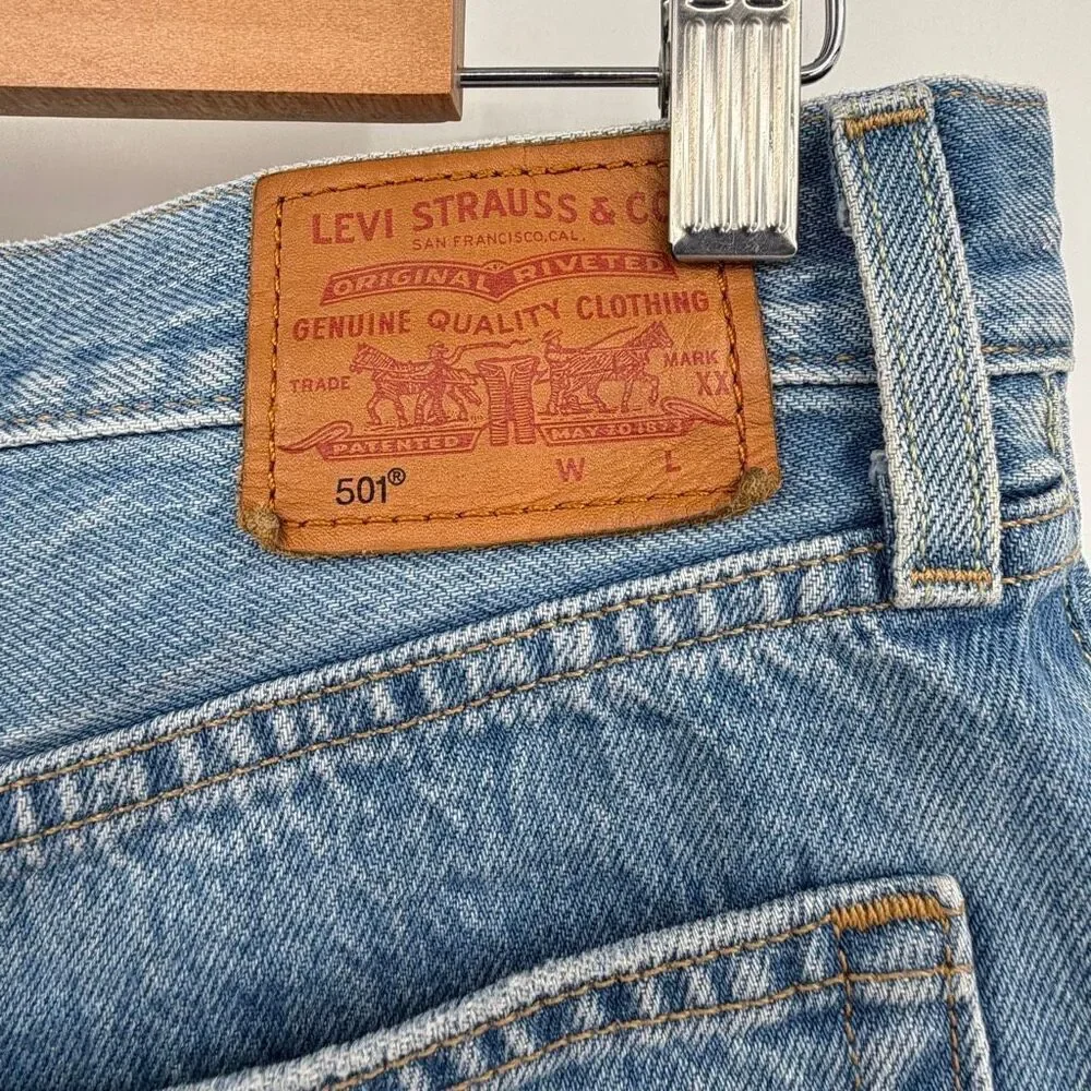Levi’s blue button